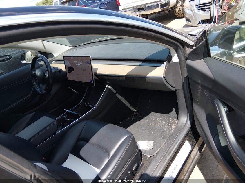 TESLA MODEL 3 - zdjęcie 5