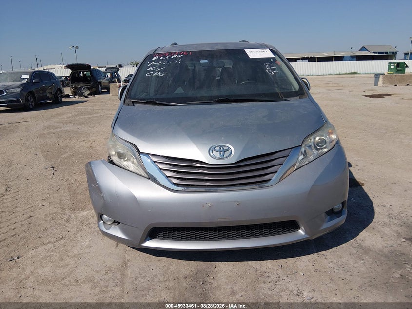 TOYOTA SIENNA - zdjęcie 12