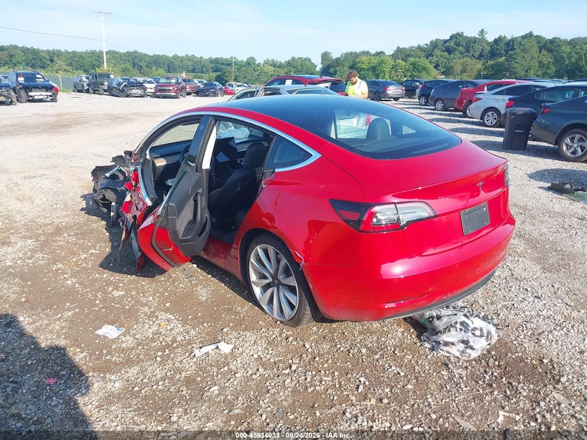 TESLA MODEL 3 - zdjęcie 3
