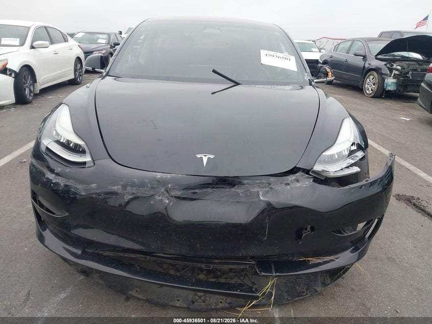 TESLA MODEL 3 - zdjęcie 11