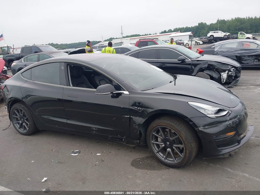 TESLA MODEL 3 - zdjęcie 12