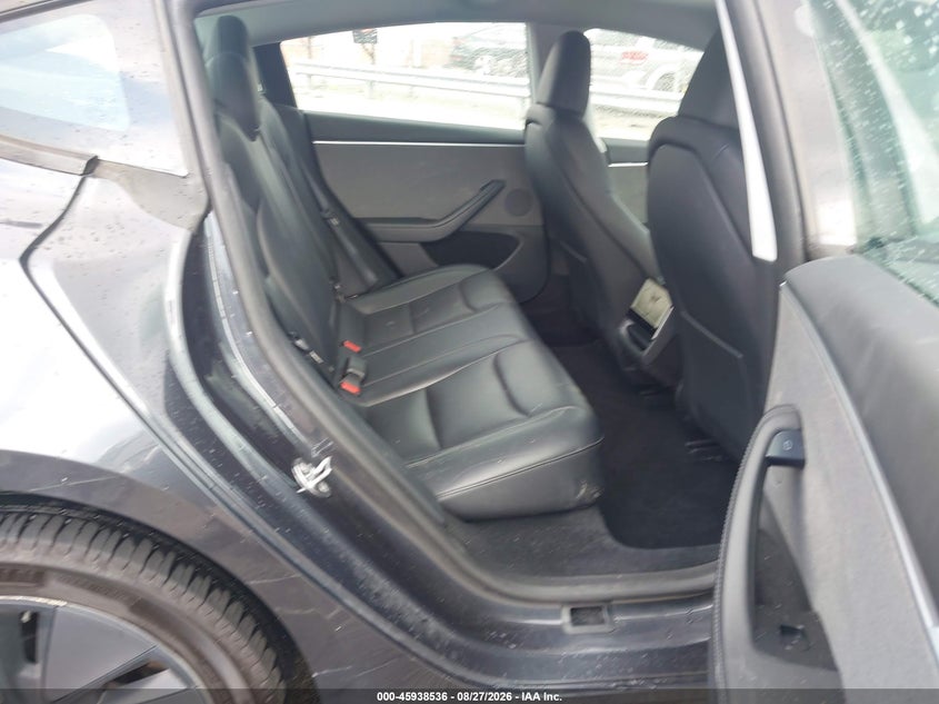 TESLA MODEL 3 - zdjęcie 8