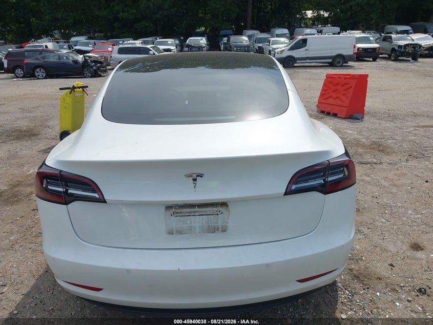TESLA MODEL 3 - zdjęcie 16
