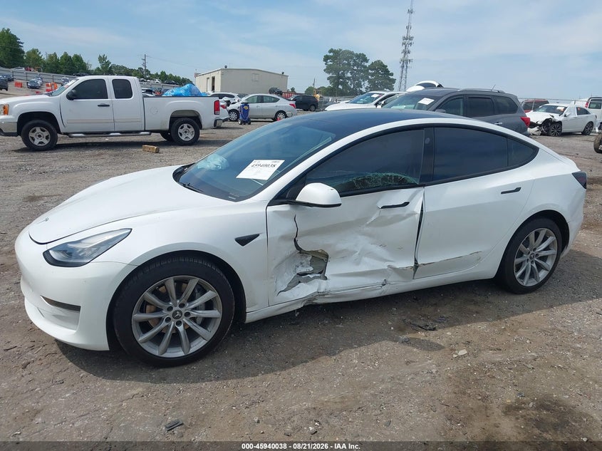 TESLA MODEL 3 - zdjęcie 6