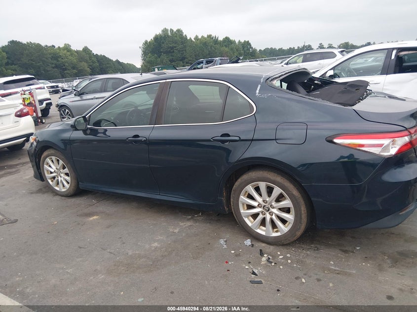 TOYOTA CAMRY - zdjęcie 15