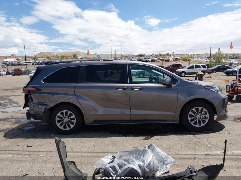 TOYOTA SIENNA - zdjęcie 14