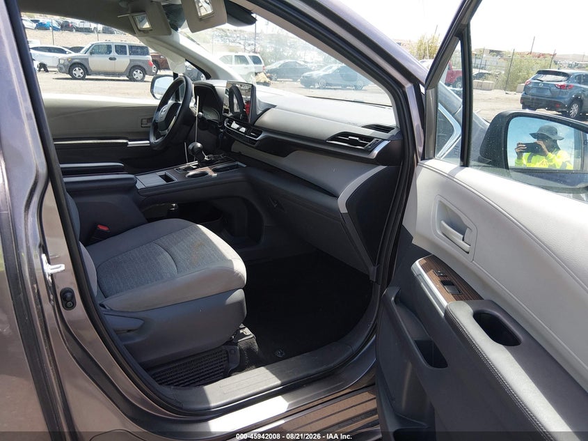 TOYOTA SIENNA - zdjęcie 5