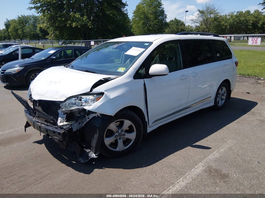 TOYOTA SIENNA - zdjęcie 2