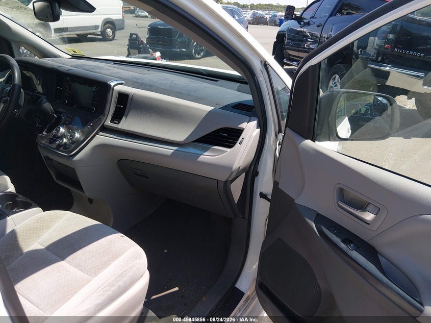 TOYOTA SIENNA - zdjęcie 5