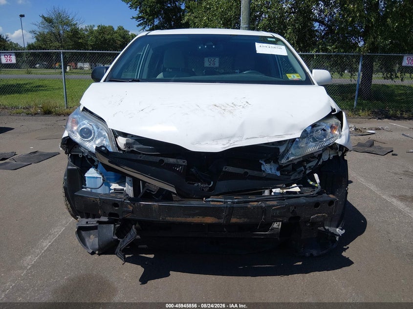 TOYOTA SIENNA - zdjęcie 6