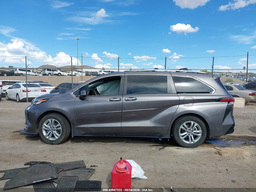 TOYOTA SIENNA - zdjęcie 14