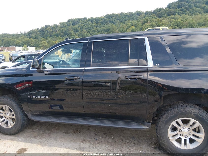 CHEVROLET SUBURBAN - zdjęcie 14