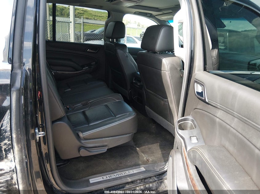 CHEVROLET SUBURBAN - zdjęcie 8