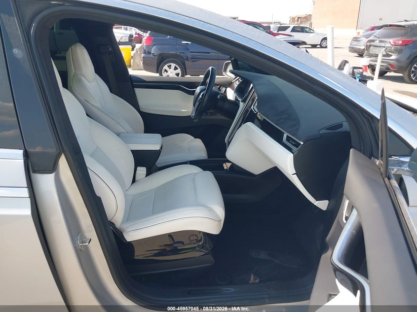 TESLA MODEL X - zdjęcie 5
