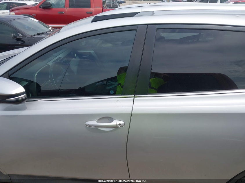 TOYOTA RAV4 - zdjęcie 14
