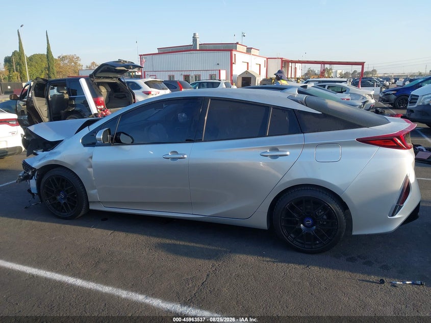 TOYOTA PRIUS PRIME - zdjęcie 17