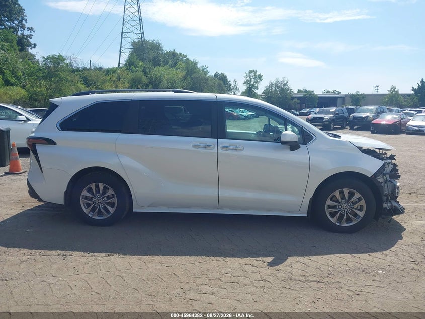 TOYOTA SIENNA - zdjęcie 14
