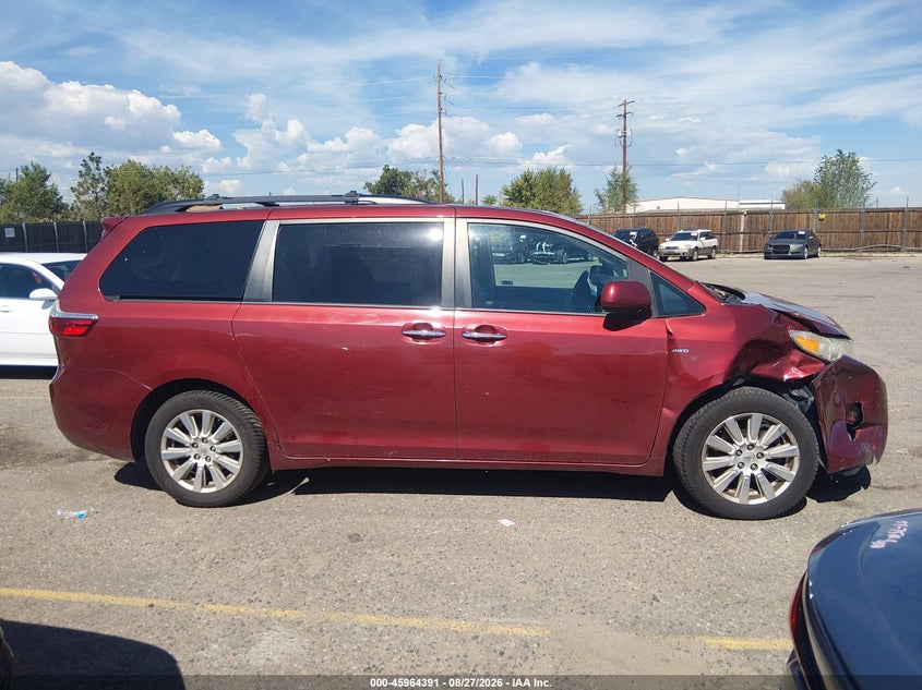 TOYOTA SIENNA - zdjęcie 13