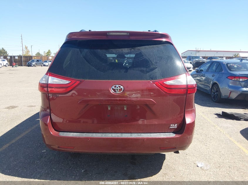 TOYOTA SIENNA - zdjęcie 16