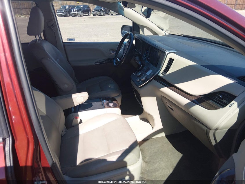 TOYOTA SIENNA - zdjęcie 5