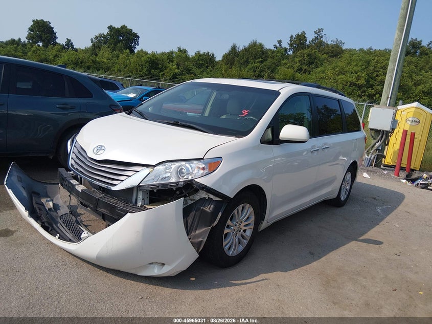 TOYOTA SIENNA - zdjęcie 2