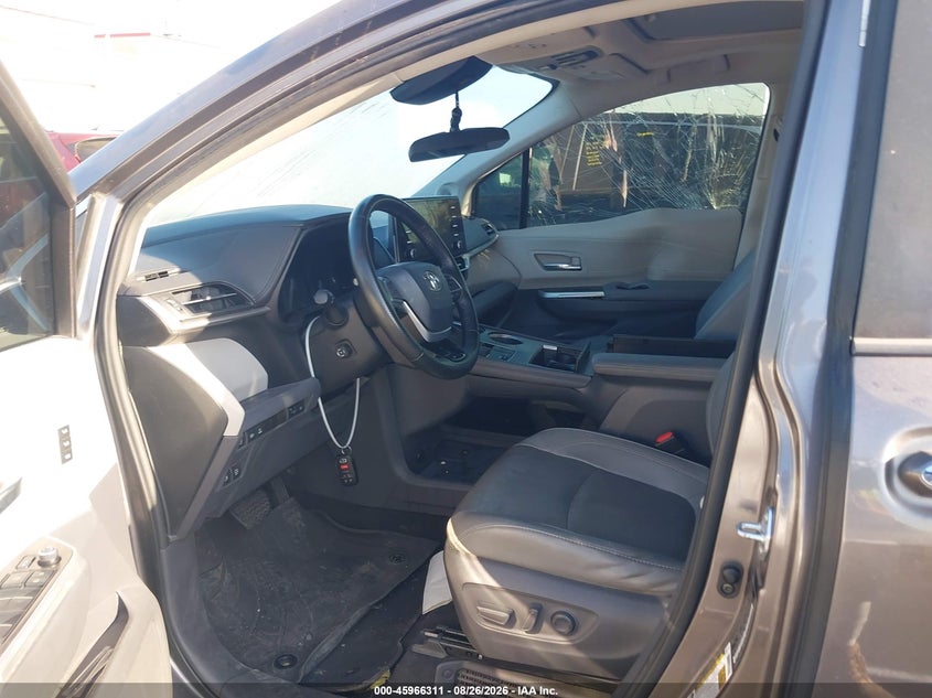 TOYOTA SIENNA - zdjęcie 5