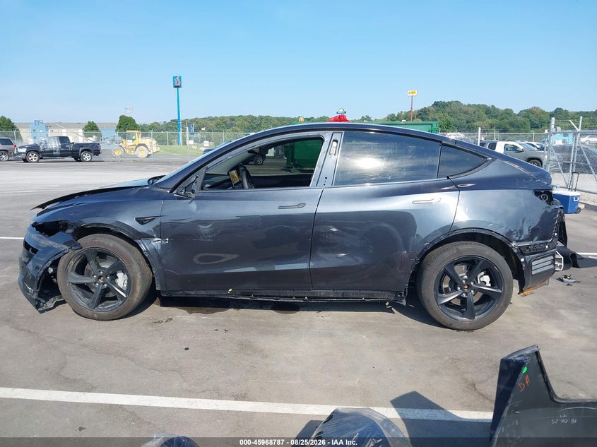 TESLA MODEL Y - zdjęcie 15