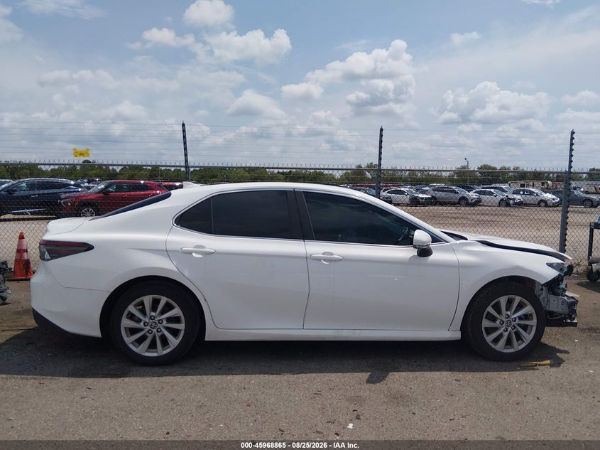 TOYOTA CAMRY - zdjęcie 14