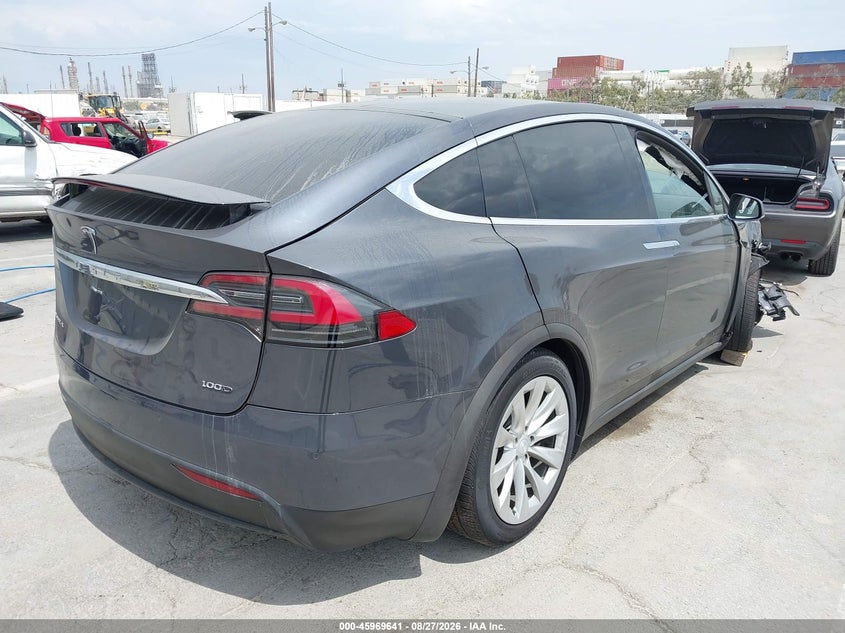 TESLA MODEL X - zdjęcie 4
