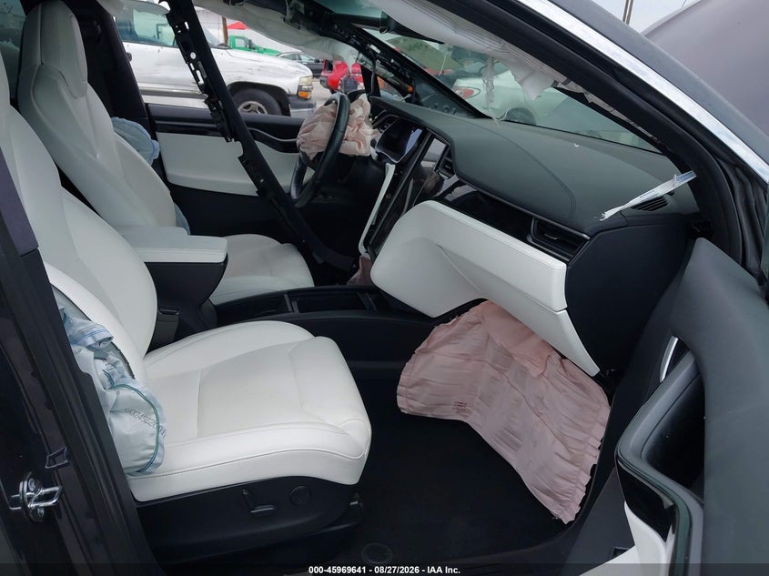 TESLA MODEL X - zdjęcie 5