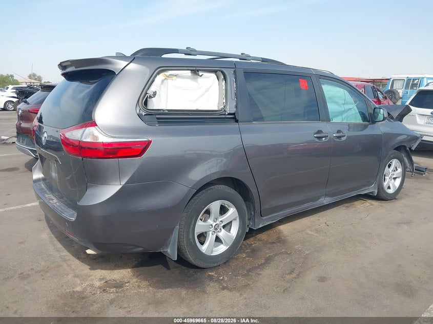 TOYOTA SIENNA - zdjęcie 4