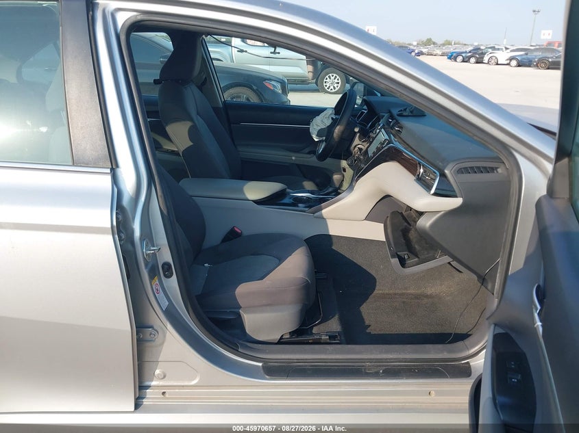 TOYOTA CAMRY - zdjęcie 5