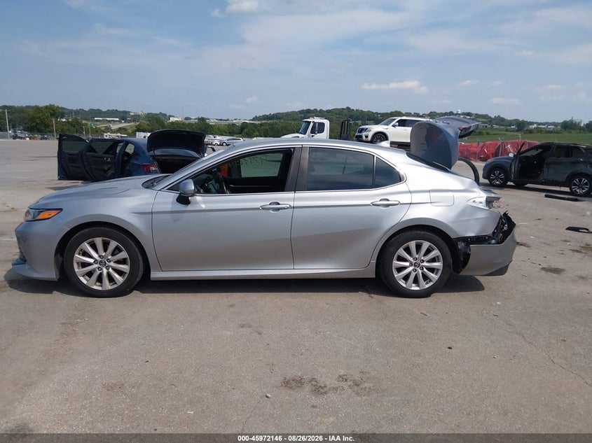 TOYOTA CAMRY - zdjęcie 14