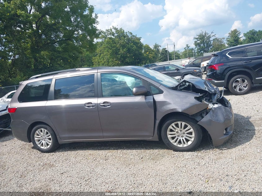 TOYOTA SIENNA - zdjęcie 13
