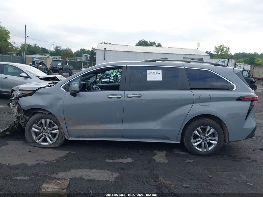 TOYOTA SIENNA - zdjęcie 14