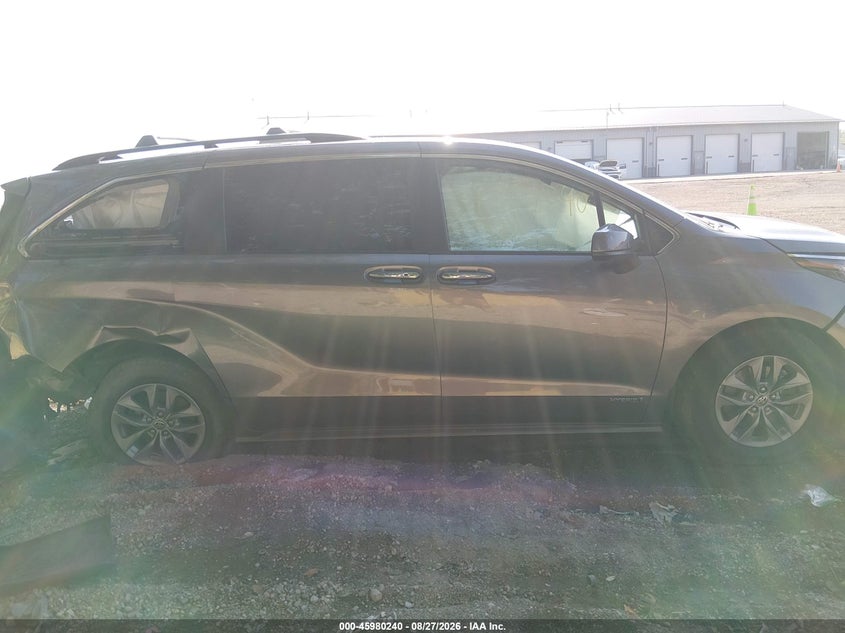 TOYOTA SIENNA - zdjęcie 13