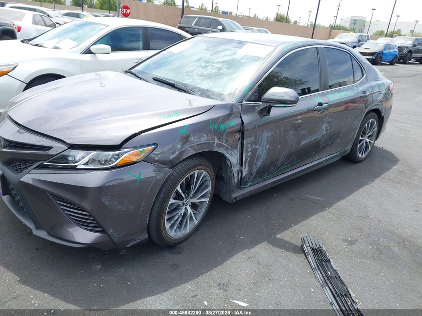 TOYOTA CAMRY - zdjęcie 6
