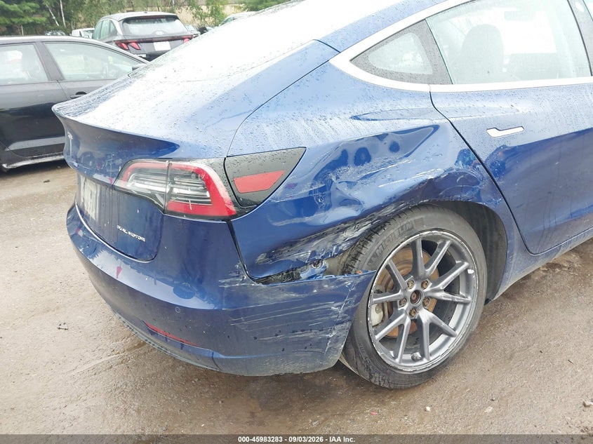 TESLA MODEL 3 - zdjęcie 6