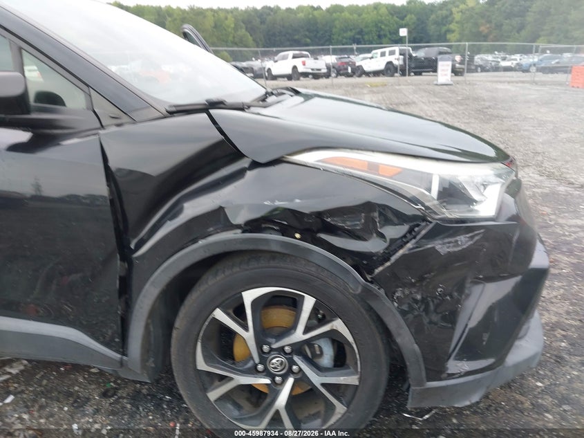 TOYOTA C-HR - zdjęcie 12