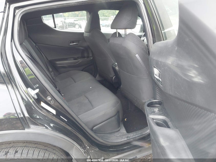 TOYOTA C-HR - zdjęcie 8