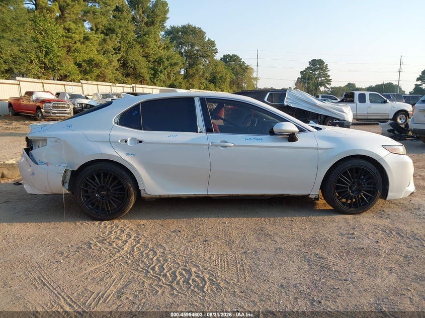 TOYOTA CAMRY - zdjęcie 14