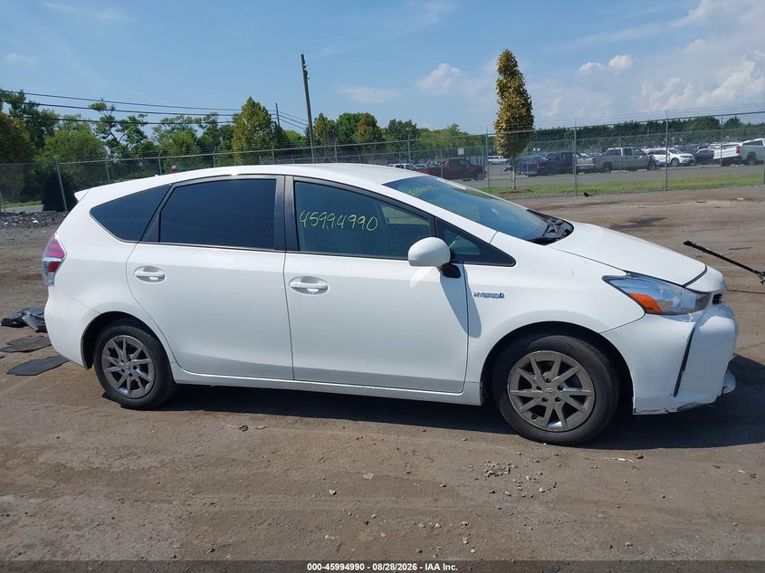 TOYOTA PRIUS V - zdjęcie 13