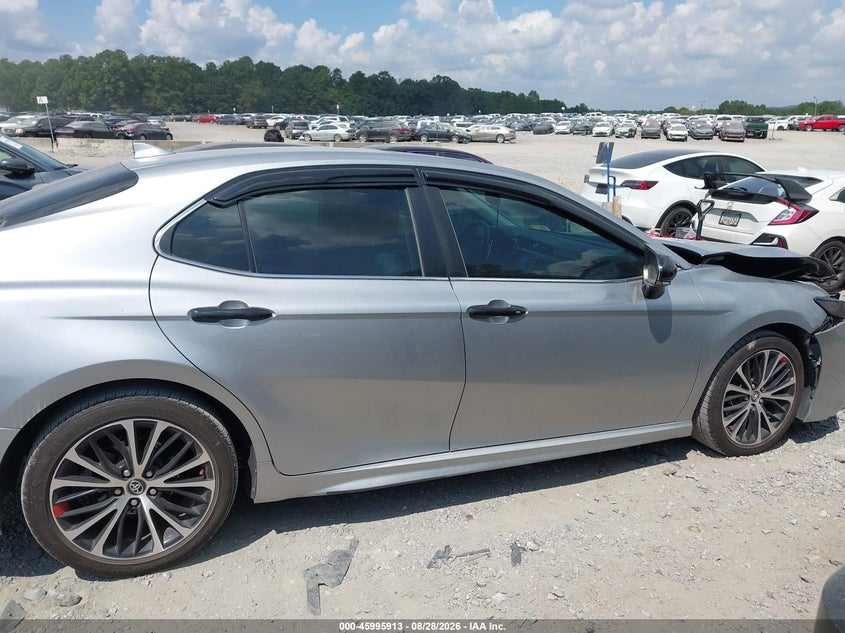 TOYOTA CAMRY - zdjęcie 13
