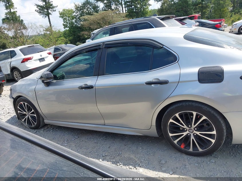 TOYOTA CAMRY - zdjęcie 14