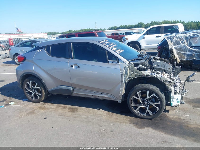 TOYOTA C-HR - zdjęcie 13