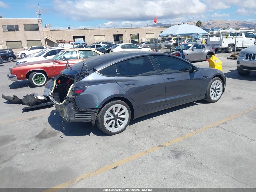 TESLA MODEL 3 - zdjęcie 4