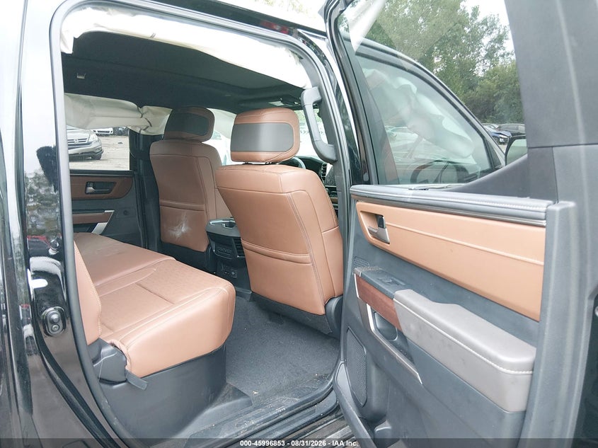 TOYOTA TUNDRA - zdjęcie 8