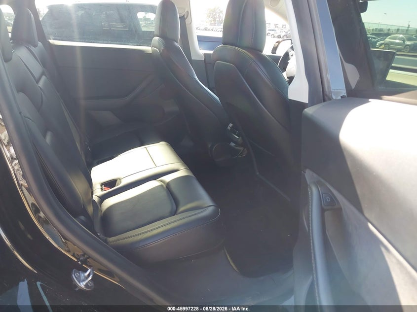 TESLA MODEL Y - zdjęcie 8