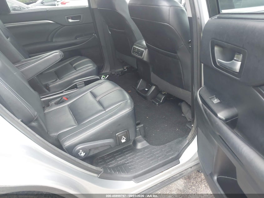 TOYOTA HIGHLANDER - zdjęcie 8