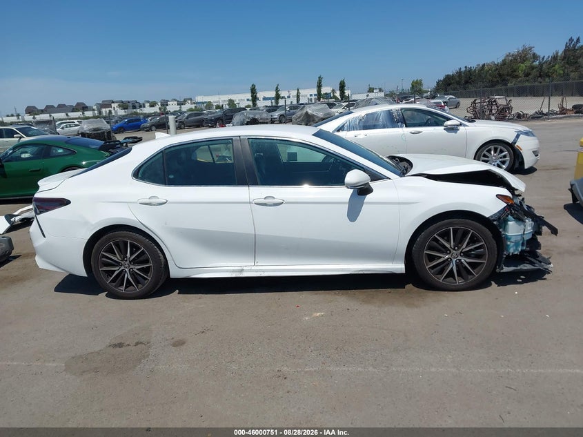 TOYOTA CAMRY - zdjęcie 16